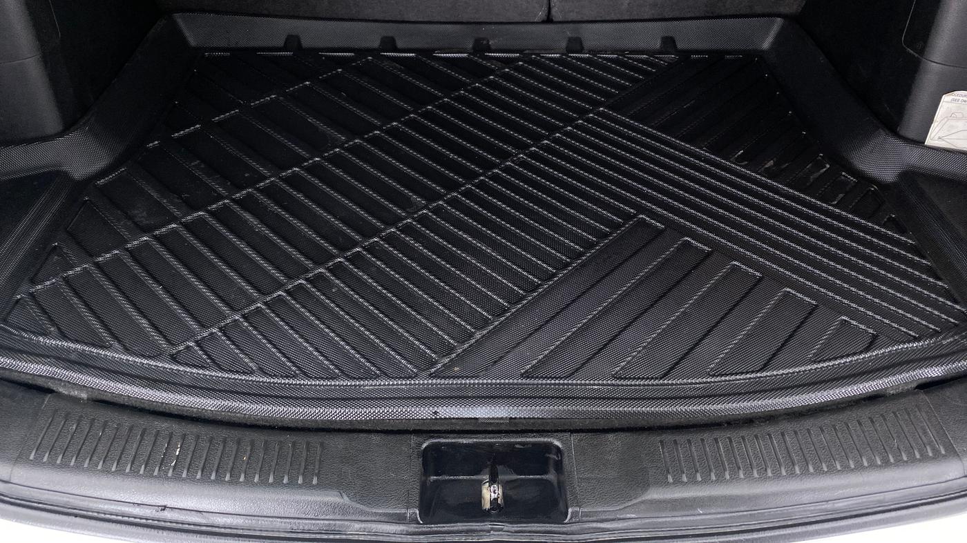 2015 Maruti S Cross ZETA 1.3, Diesel, Manual, 74,698 km, Boot Inside