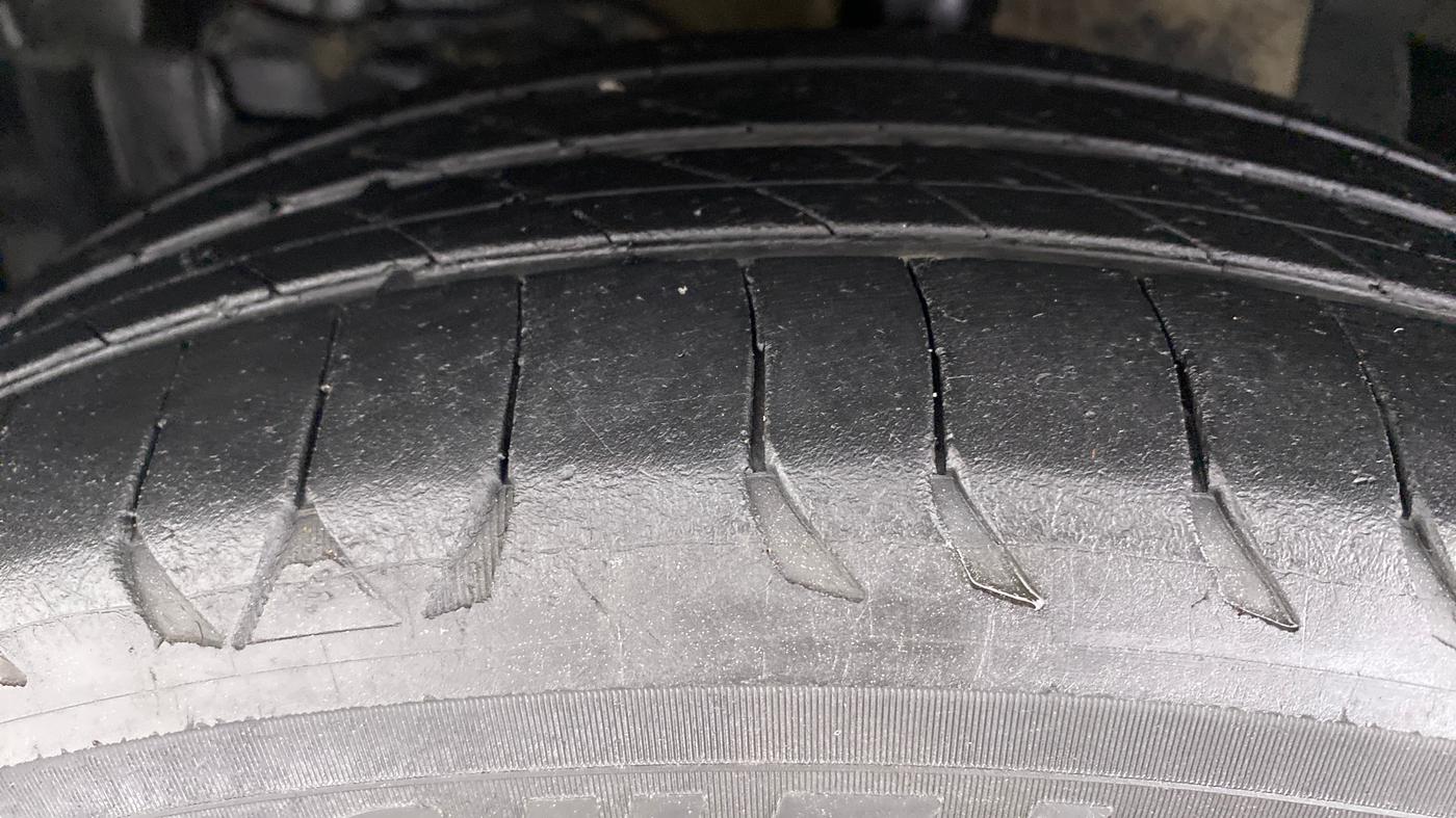 2015 Maruti S Cross ZETA 1.3, Diesel, Manual, 74,698 km, Left Front Tyre Tread