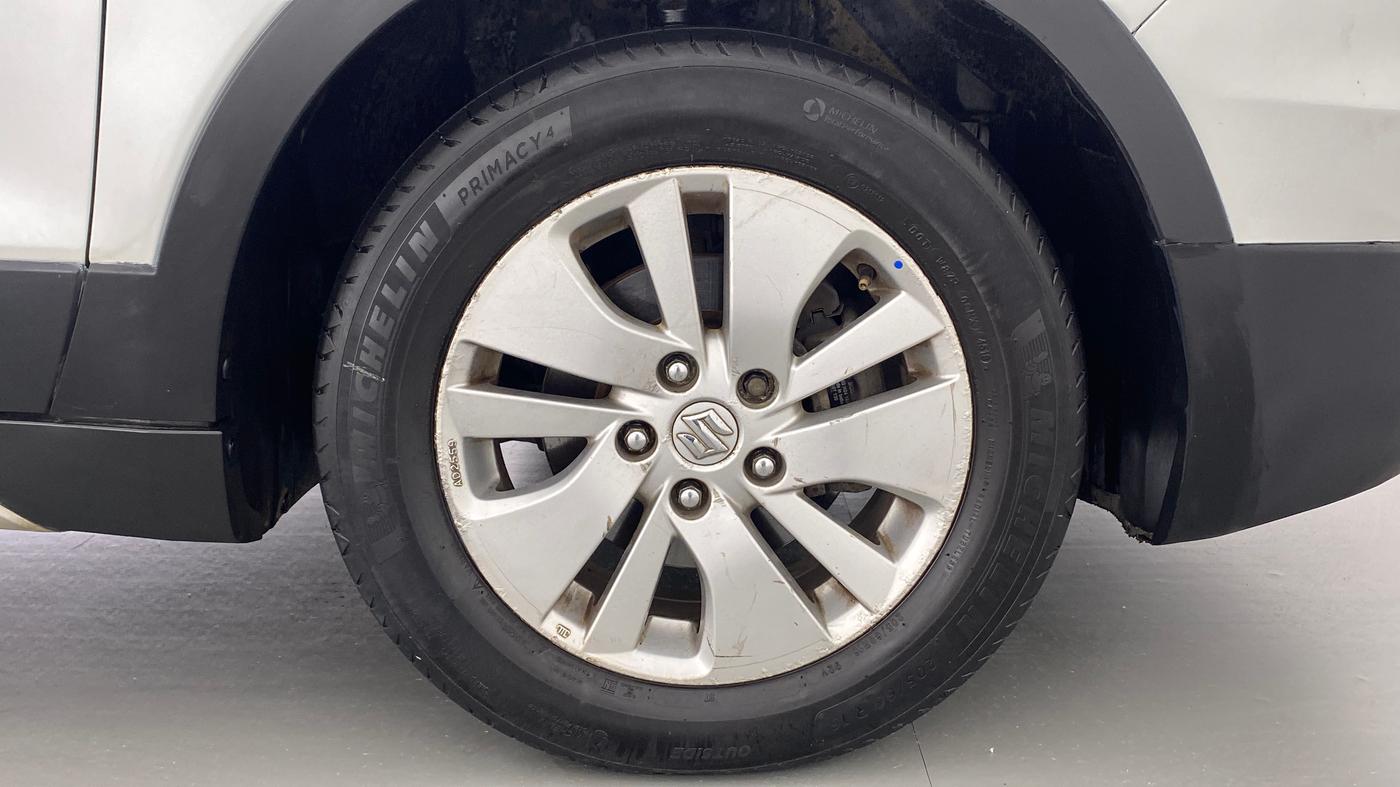 2015 Maruti S Cross ZETA 1.3, Diesel, Manual, 74,698 km, Right Front Wheel