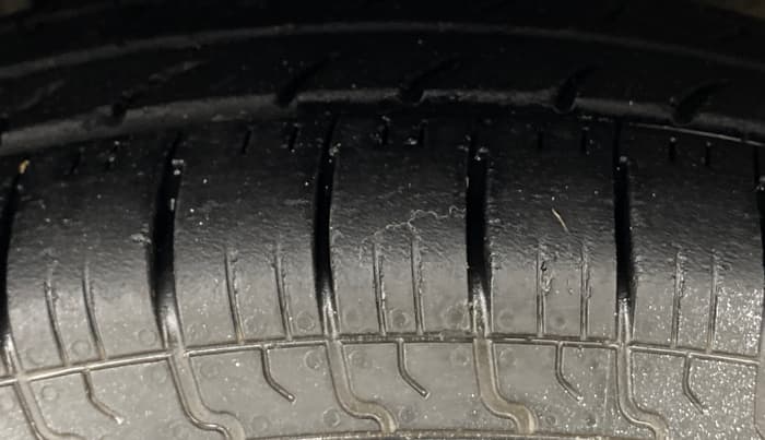 2019 Renault TRIBER RXL MT, Petrol, Manual, 78,281 km, Right Front Tyre Tread