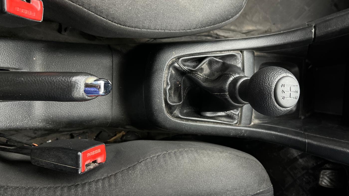 2014 Maruti Swift VXI, Petrol, Manual, 1,11,583 km, Gear Lever