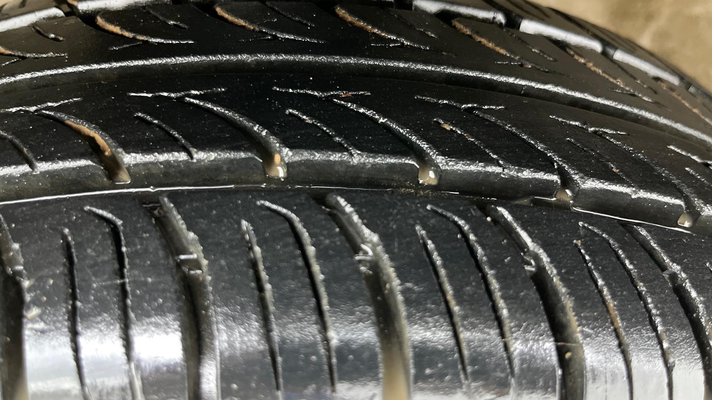 2014 Maruti Swift VXI, Petrol, Manual, 1,11,583 km, Left Front Tyre Tread