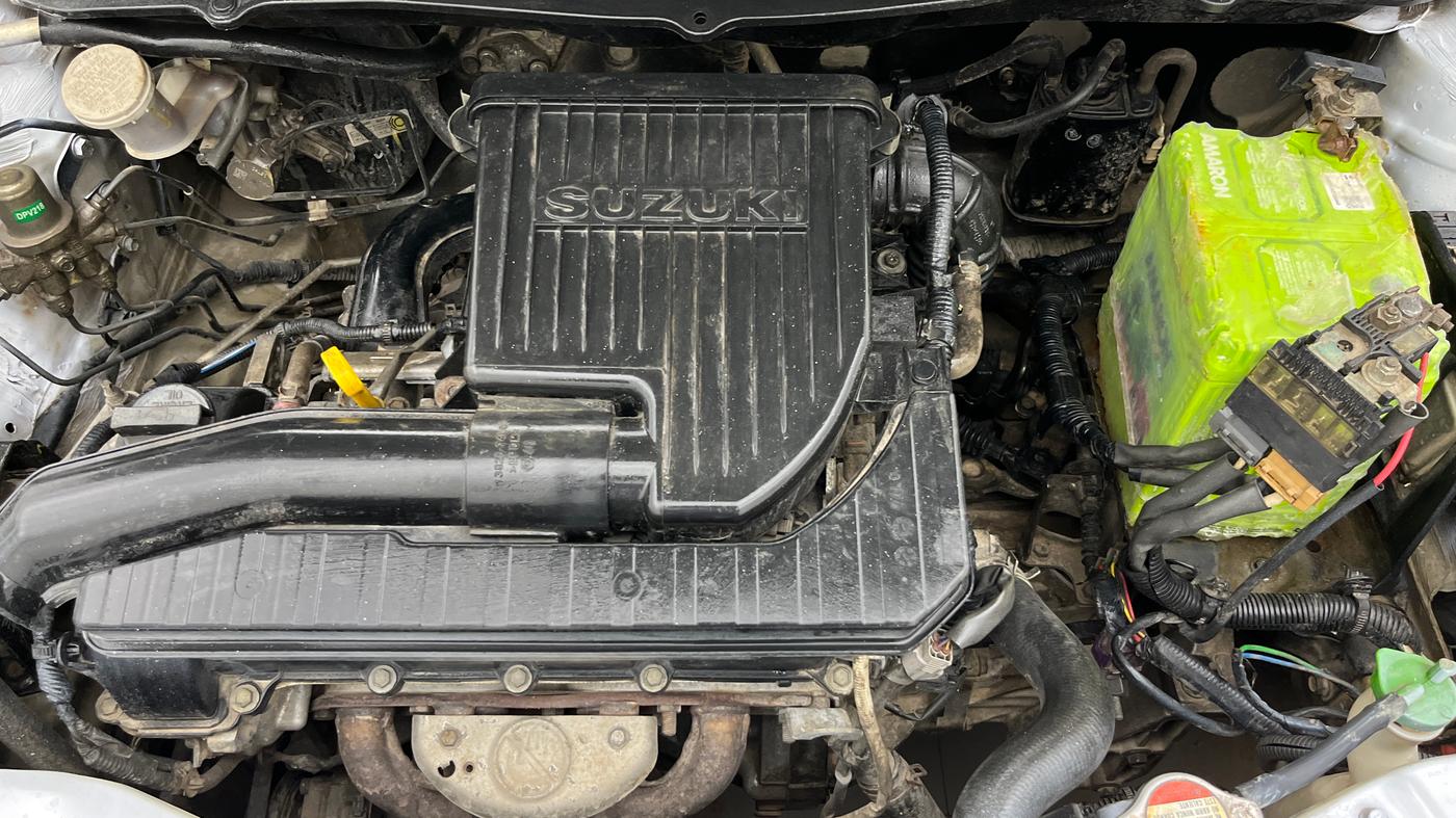 2014 Maruti Swift VXI, Petrol, Manual, 1,11,583 km, Engine View