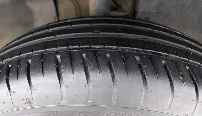 2021 Tata PUNCH ACCOMPLISHED AMT, Petrol, Automatic, 10,218 km, Right Front Tyre Tread