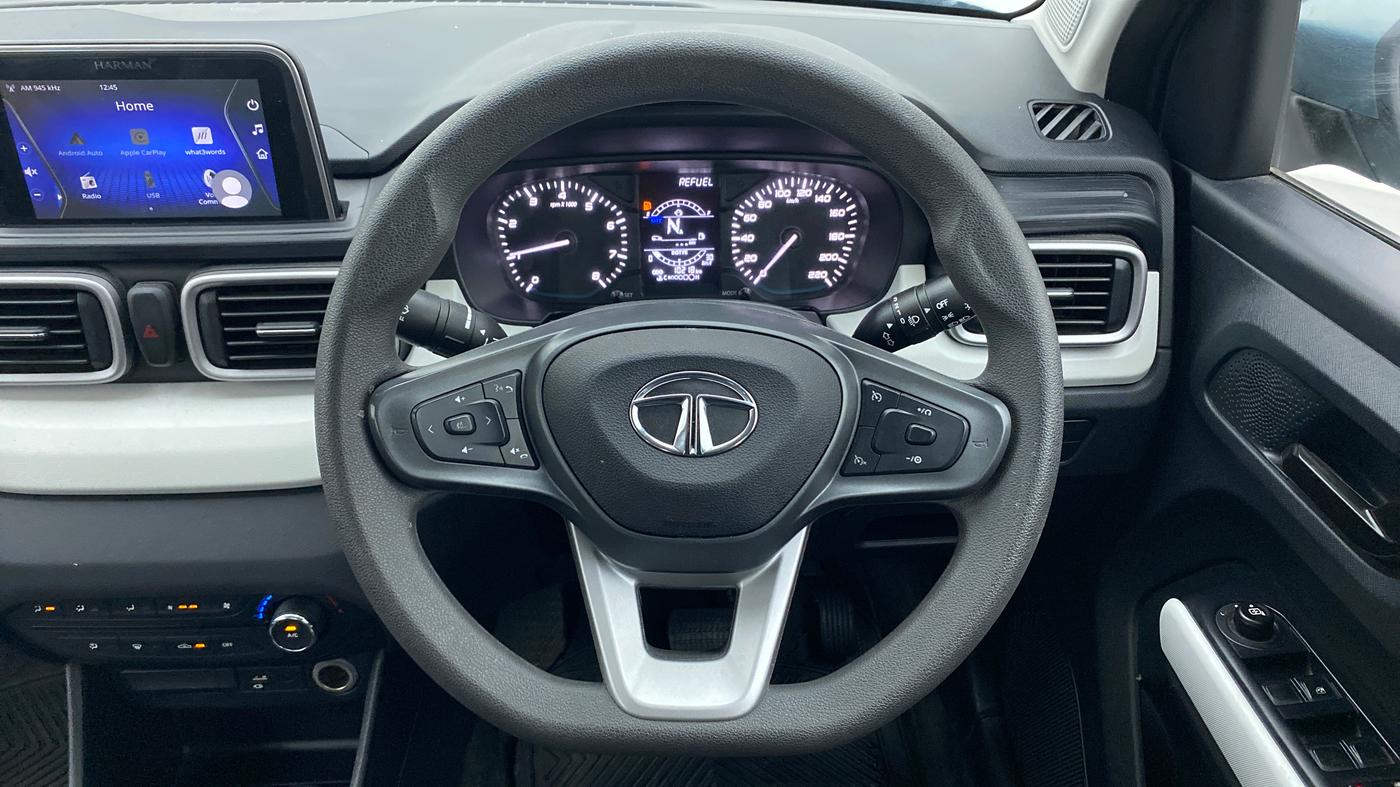 2021 Tata PUNCH ACCOMPLISHED AMT, Petrol, Automatic, 10,218 km, Steering Wheel Close Up