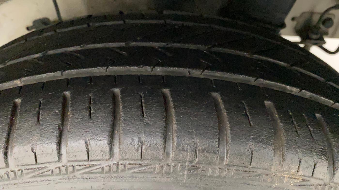 2018 Hyundai Grand i10 SPORTZ AT 1.2 KAPPA VTVT, Petrol, Automatic, 17,497 km, Left Rear Tyre Tread