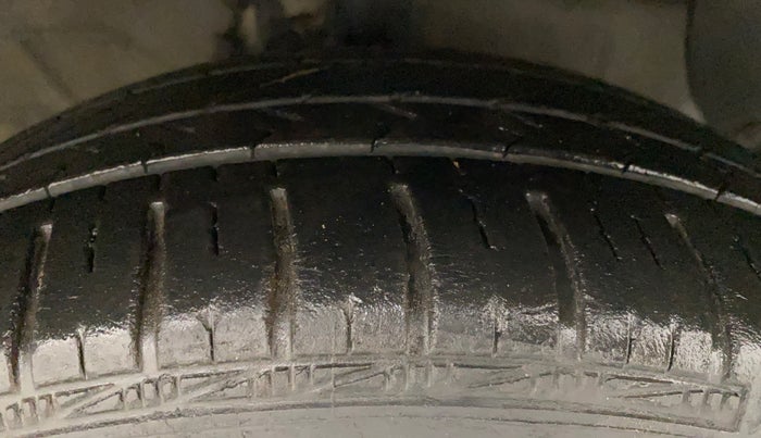 2018 Hyundai Grand i10 SPORTZ AT 1.2 KAPPA VTVT, Petrol, Automatic, 17,497 km, Right Front Tyre Tread