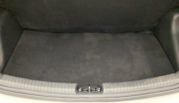 2018 Hyundai Grand i10 SPORTZ AT 1.2 KAPPA VTVT, Petrol, Automatic, 17,497 km, Boot Inside