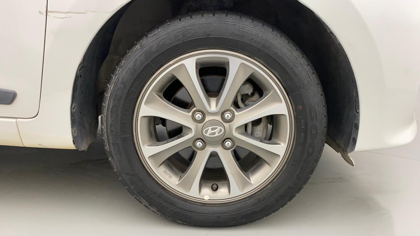2018 Hyundai Grand i10 SPORTZ AT 1.2 KAPPA VTVT, Petrol, Automatic, 17,497 km, Right Front Wheel
