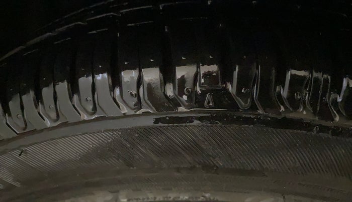 2018 Maruti Ciaz DELTA AT 1.5 SHVS PETROL, Petrol, Automatic, 70,570 km, Left Front Tyre Tread