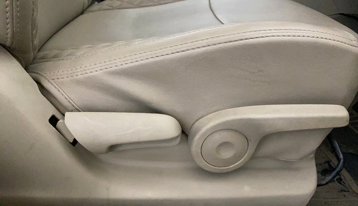 2018 Maruti Ciaz DELTA AT 1.5 SHVS PETROL, Petrol, Automatic, 70,570 km, Driver Side Adjustment Panel