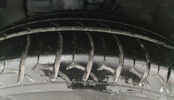 2020 Hyundai Elite i20 SPORTZ PLUS 1.2, Petrol, Manual, 95,065 km, Left Front Tyre Tread