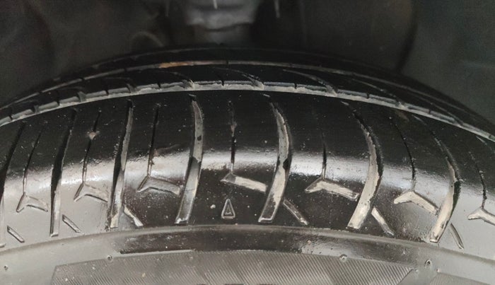 2020 Hyundai Elite i20 SPORTZ PLUS 1.2, Petrol, Manual, 95,065 km, Right Front Tyre Tread
