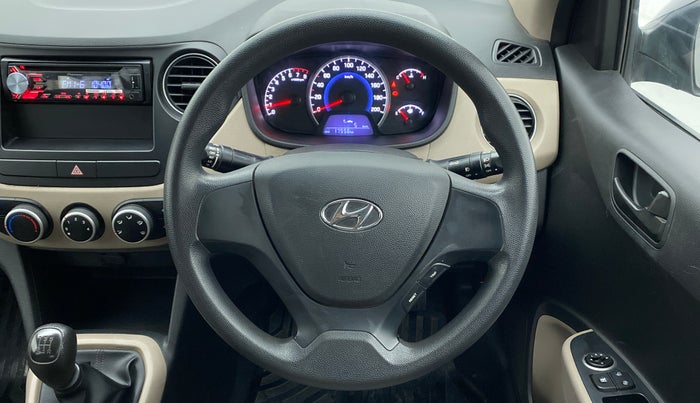 2017 Hyundai Grand i10 MAGNA 1.2 KAPPA VTVT, Petrol, Manual, 17,556 km, Steering Wheel Close Up