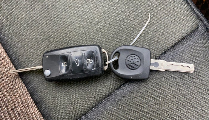 2018 Volkswagen Polo COMFORTLINE 1.0L MPI, Petrol, Manual, 1,26,359 km, Key Close Up