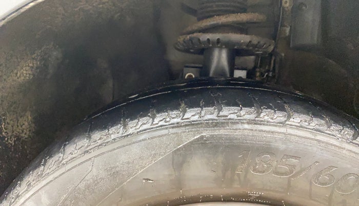 2018 Volkswagen Polo COMFORTLINE 1.0L MPI, Petrol, Manual, 1,26,359 km, Left Front Tyre Tread