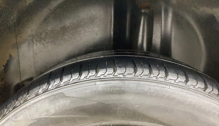 2018 Volkswagen Polo COMFORTLINE 1.0L MPI, Petrol, Manual, 1,26,359 km, Left Rear Tyre Tread