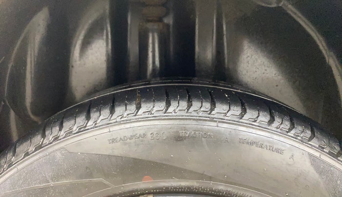 2018 Volkswagen Polo COMFORTLINE 1.0L MPI, Petrol, Manual, 1,26,359 km, Right Rear Tyre Tread