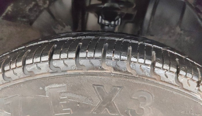 2018 Renault Kwid RXT 0.8 (O), Petrol, Manual, 41,202 km, Right Front Tyre Tread