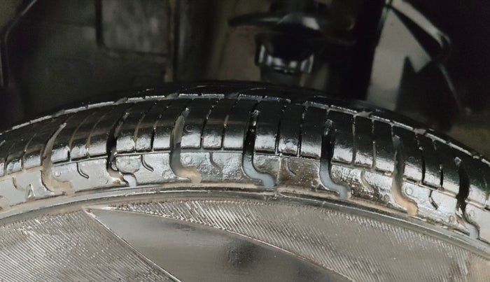 2018 Renault Kwid RXT 0.8 (O), Petrol, Manual, 41,202 km, Left Front Tyre Tread