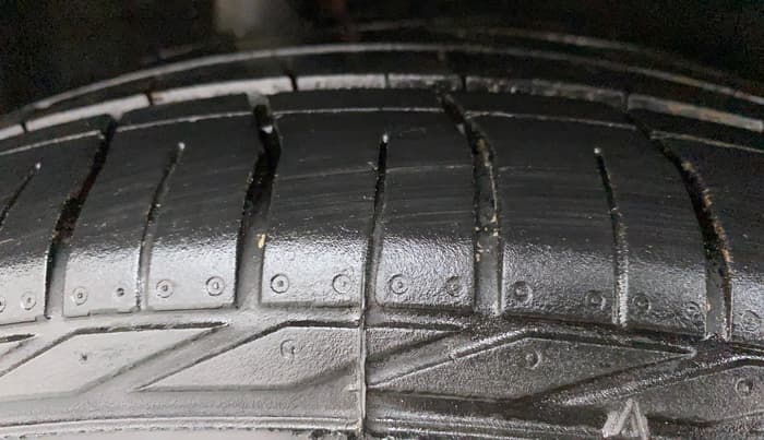 2019 Maruti Vitara Brezza ZDI PLUS AT DUAL TONE, Diesel, Automatic, 67,444 km, Right Rear Tyre Tread