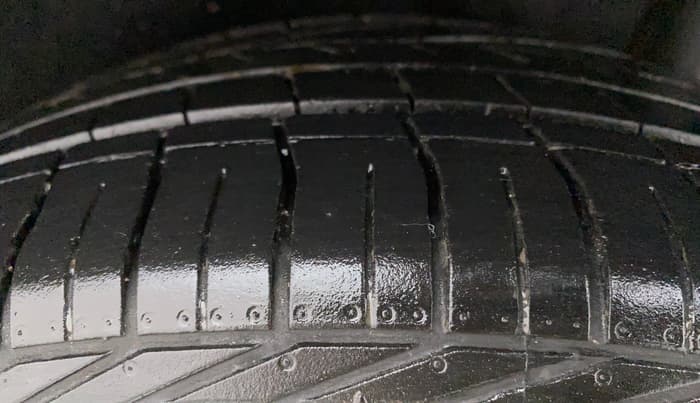 2019 Maruti Vitara Brezza ZDI PLUS AT DUAL TONE, Diesel, Automatic, 67,444 km, Left Rear Tyre Tread
