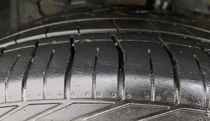 2019 Maruti Vitara Brezza ZDI PLUS AT DUAL TONE, Diesel, Automatic, 67,444 km, Left Front Tyre Tread