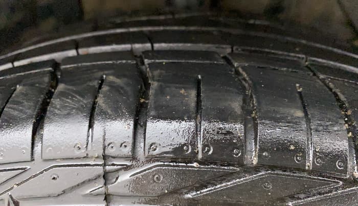 2019 Maruti Vitara Brezza ZDI PLUS AT DUAL TONE, Diesel, Automatic, 67,444 km, Right Front Tyre Tread