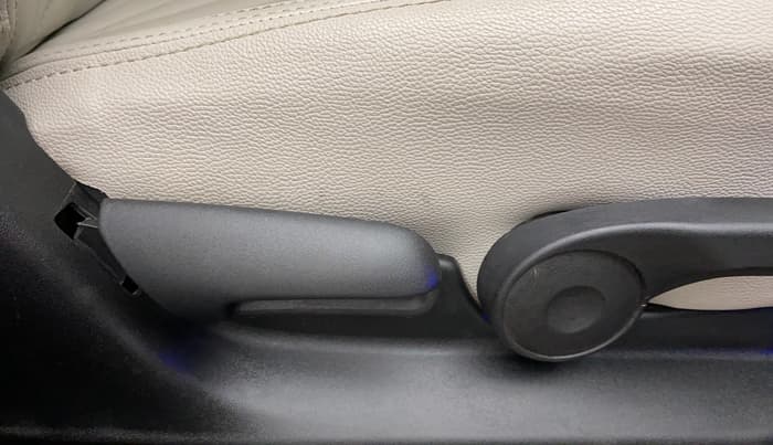 2019 Maruti Vitara Brezza ZDI PLUS AT DUAL TONE, Diesel, Automatic, 67,444 km, Driver Side Adjustment Panel