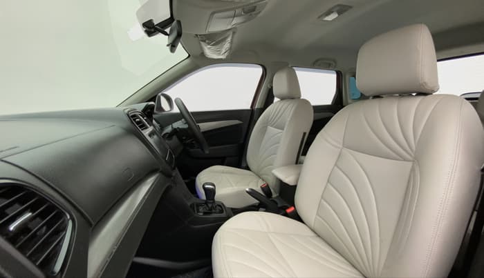 2019 Maruti Vitara Brezza ZDI PLUS AT DUAL TONE, Diesel, Automatic, 67,444 km, Right Side Front Door Cabin