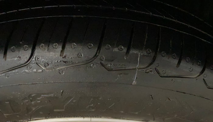 2022 Maruti Ciaz ZETA 1.5 SHVS MT PETROL, Petrol, Manual, 56,161 km, Right Front Tyre Tread