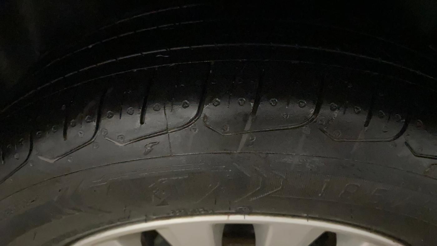 2022 Maruti Ciaz ZETA 1.5 SHVS MT PETROL, Petrol, Manual, 56,161 km, Left Rear Tyre Tread