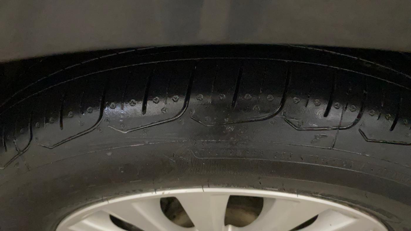2022 Maruti Ciaz ZETA 1.5 SHVS MT PETROL, Petrol, Manual, 56,161 km, Left Front Tyre Tread