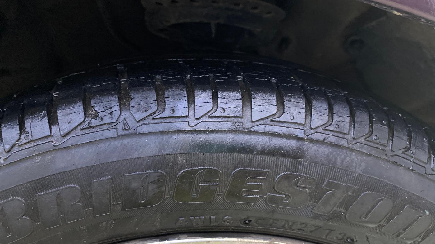 2013 Hyundai Verna FLUIDIC 1.6 CRDI SX OPT AT, Diesel, Automatic, 30,869 km, Right Front Tyre Tread