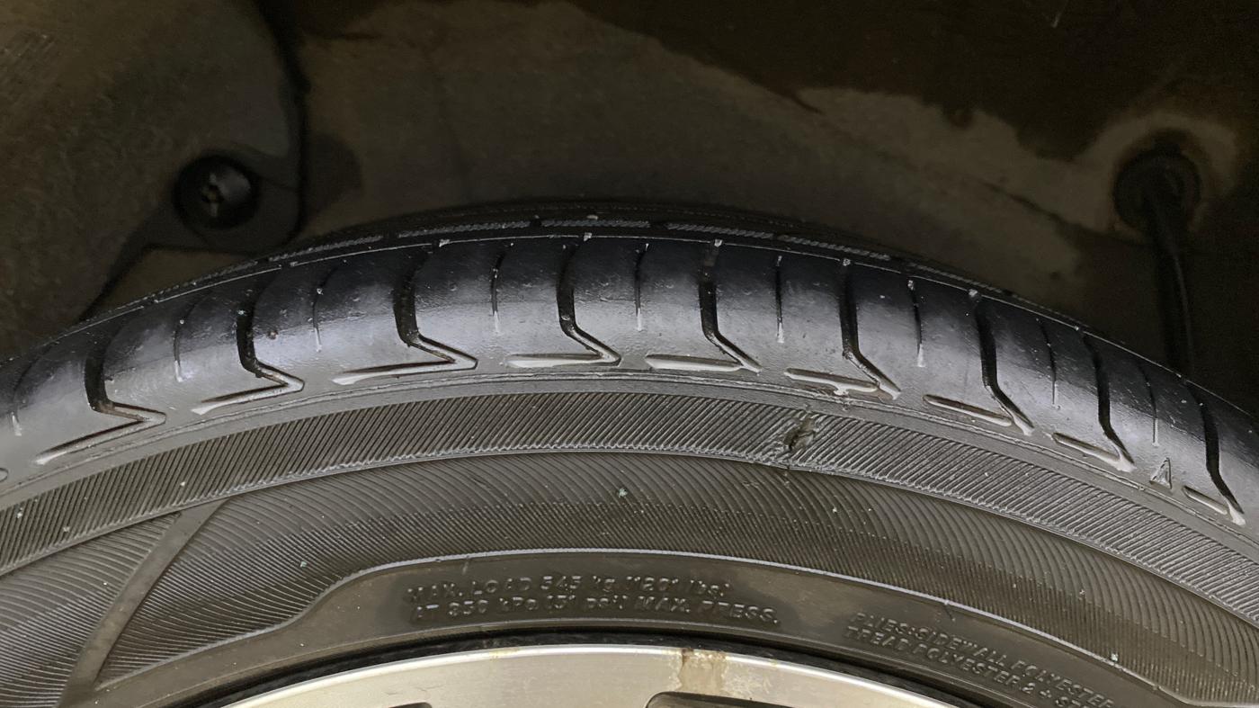 2013 Hyundai Verna FLUIDIC 1.6 CRDI SX OPT AT, Diesel, Automatic, 30,869 km, Right Rear Tyre Tread