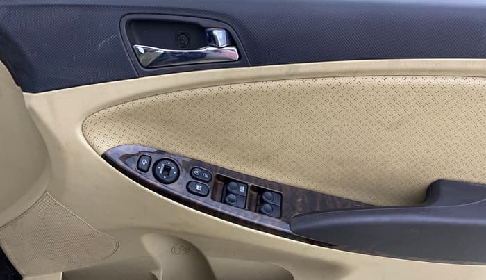 2013 Hyundai Verna FLUIDIC 1.6 CRDI SX OPT AT, Diesel, Automatic, 30,869 km, Driver Side Door Panels Control