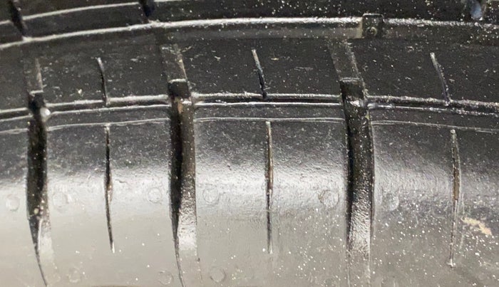 2014 Maruti Wagon R 1.0 VXI, Petrol, Manual, 39,844 km, Left Rear Tyre Tread