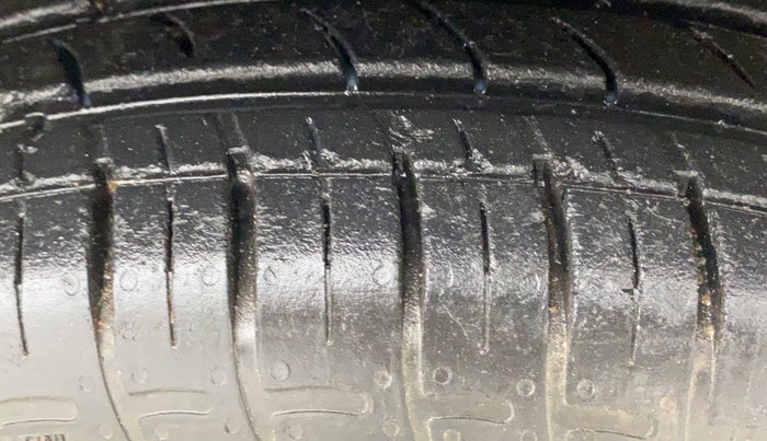 2014 Maruti Wagon R 1.0 VXI, Petrol, Manual, 39,844 km, Right Front Tyre Tread