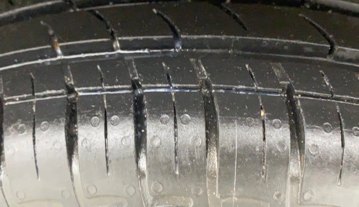 2014 Maruti Wagon R 1.0 VXI, Petrol, Manual, 39,844 km, Right Rear Tyre Tread
