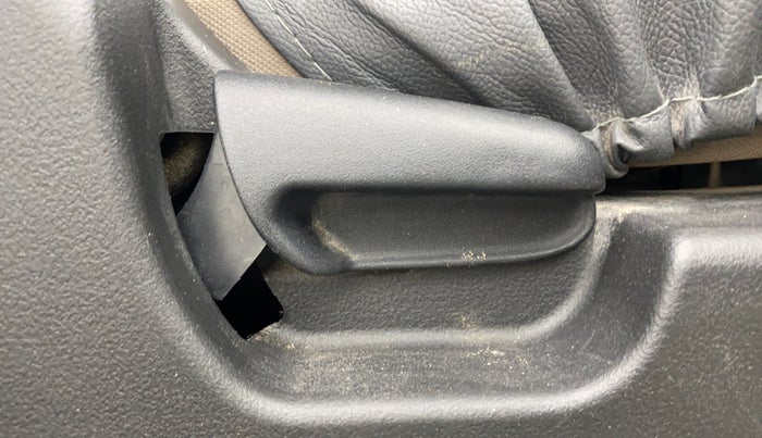 2014 Maruti Wagon R 1.0 VXI, Petrol, Manual, 39,844 km, Driver Side Adjustment Panel