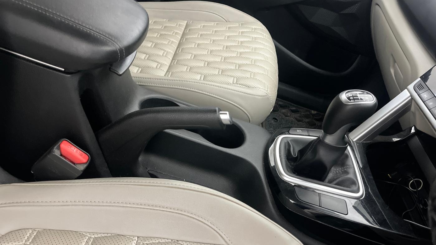 2021 KIA SELTOS HTX 1.5 PETROL, Petrol, Manual, 77,768 km, Gear Lever