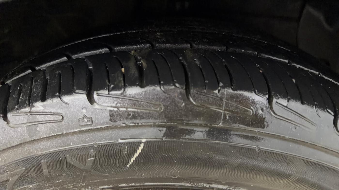 2018 Hyundai Grand i10 MAGNA AT 1.2 KAPPA VTVT, Petrol, Automatic, 47,108 km, Right Front Tyre Tread