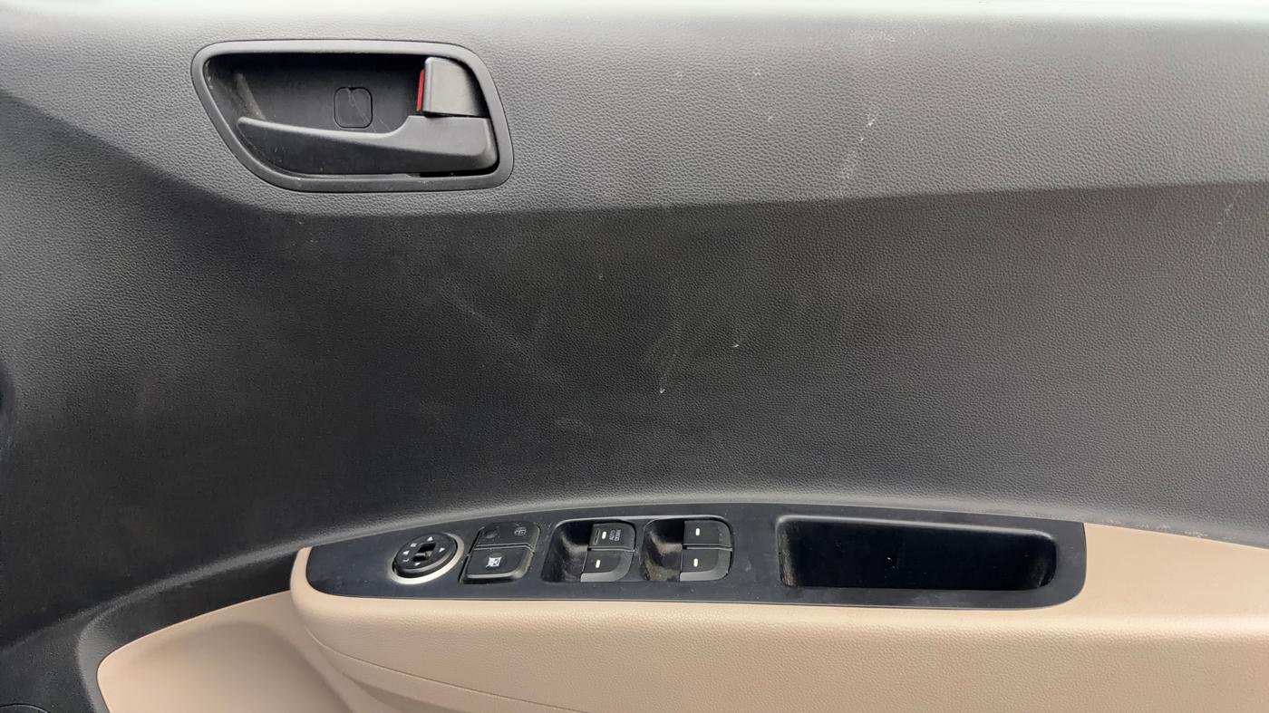 2018 Hyundai Grand i10 MAGNA AT 1.2 KAPPA VTVT, Petrol, Automatic, 47,108 km, Driver Side Door Panels Control