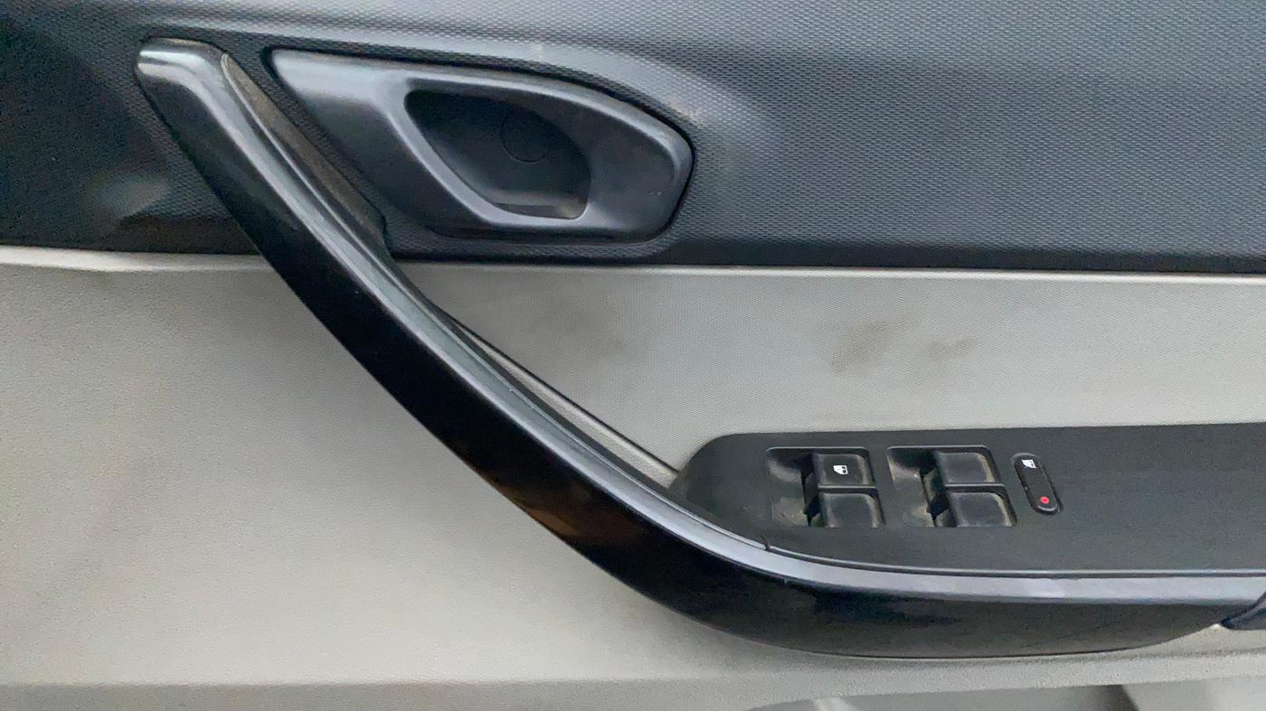 2018 Tata Tiago XT PETROL, Petrol, Manual, 44,508 km, Driver Side Door Panels Control