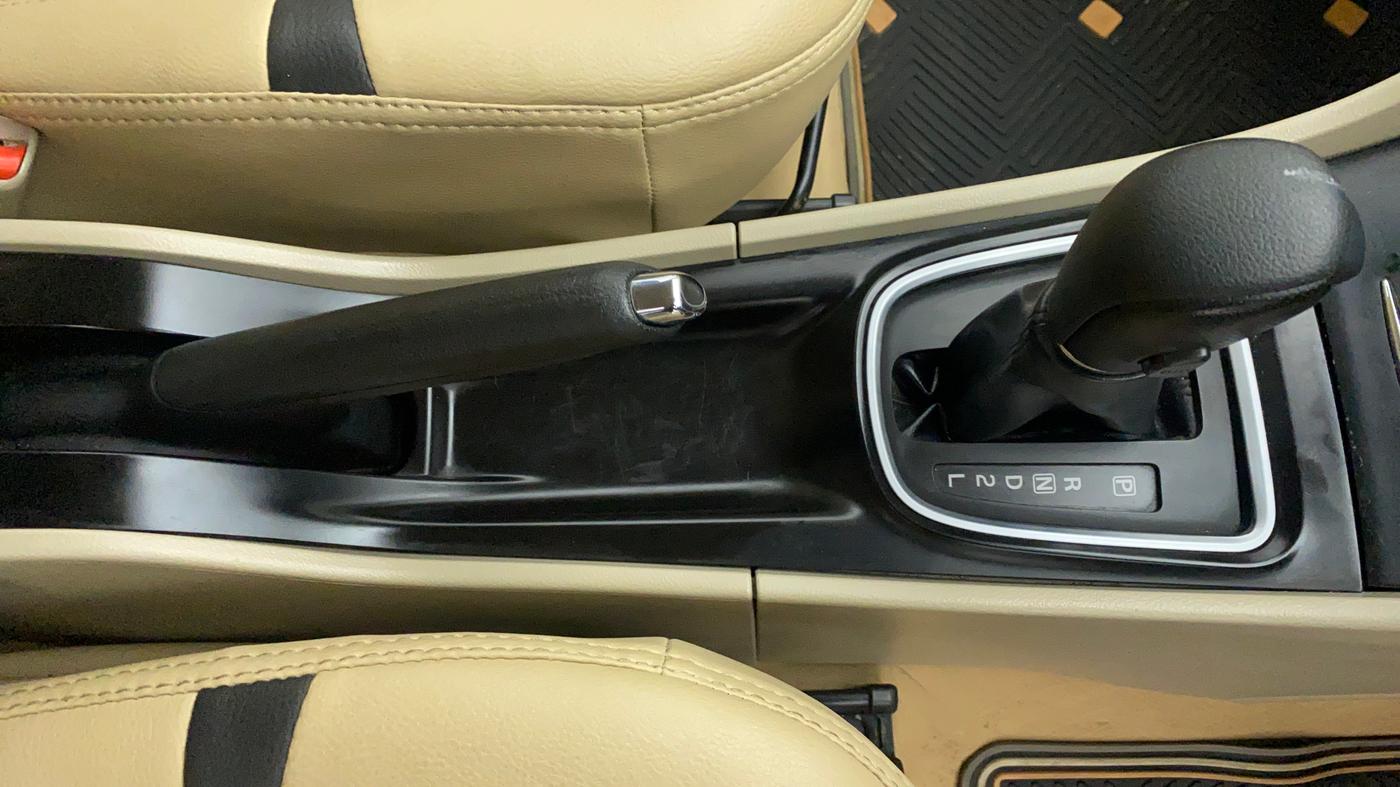 2018 Maruti Ciaz ZETA 1.4 VVT AMT, Petrol, Automatic, 27,048 km, Gear Lever