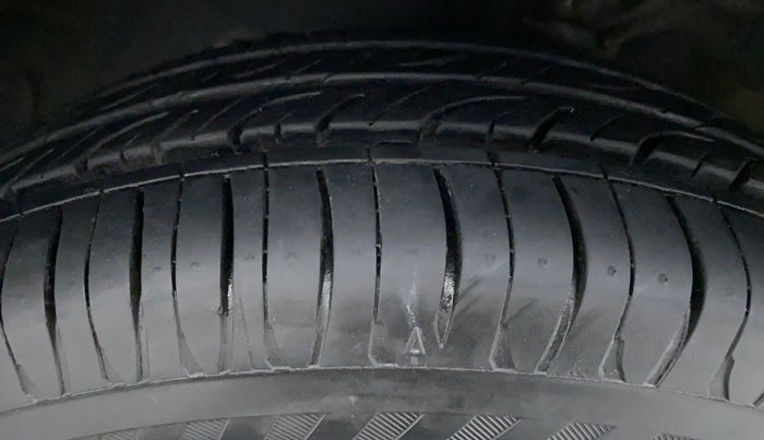 2014 Hyundai Santro Xing GL PLUS, Petrol, Manual, 11,824 km, Right Rear Tyre Tread