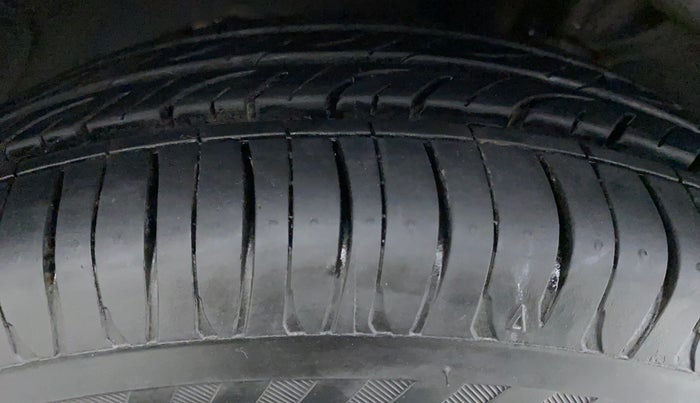 2014 Hyundai Santro Xing GL PLUS, Petrol, Manual, 11,824 km, Left Front Tyre Tread