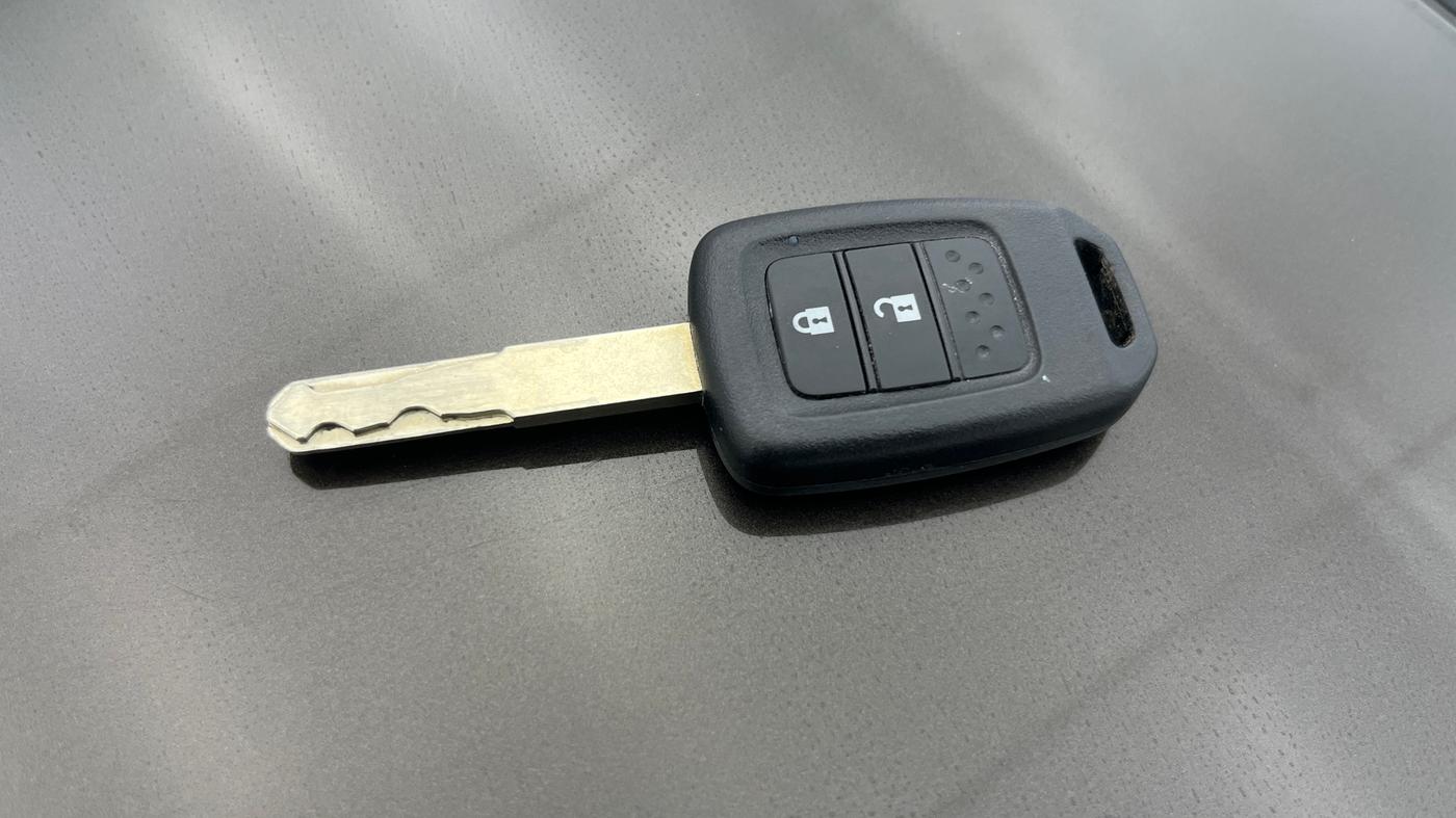 2019 Honda Amaze 1.2L I-VTEC S, Petrol, Manual, 90,306 km, Key Close Up