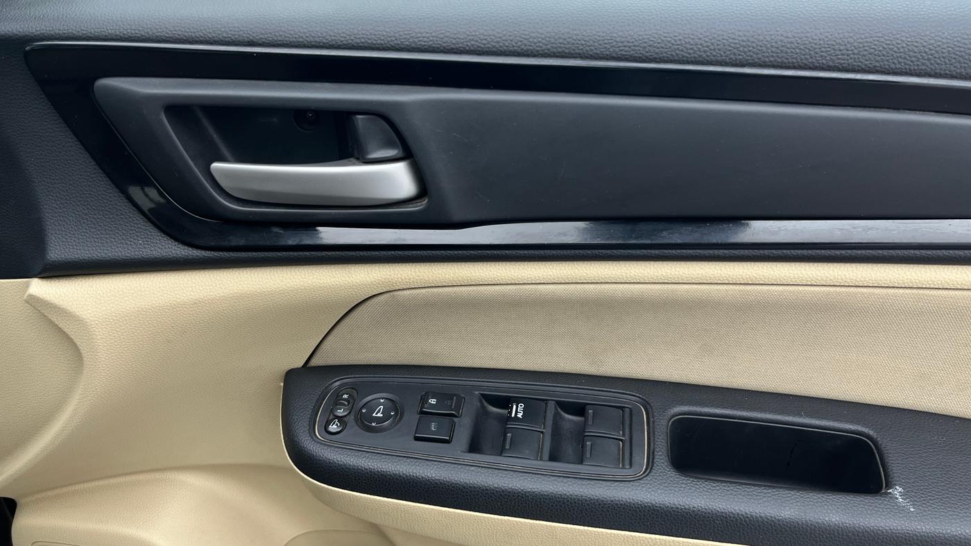 2019 Honda Amaze 1.2L I-VTEC S, Petrol, Manual, 90,306 km, Driver Side Door Panels Control