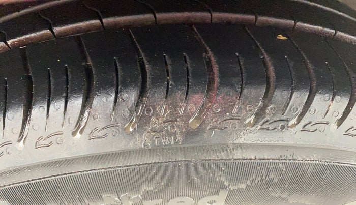 2015 Hyundai Grand i10 ASTA AT 1.2 KAPPA VTVT, Petrol, Automatic, 36,340 km, Right Front Tyre Tread